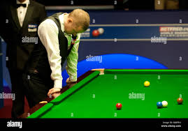 Joueur en position de snooker