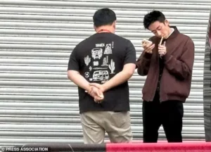 Wu Yize en pause cigarette au World Snooker Championship 2026