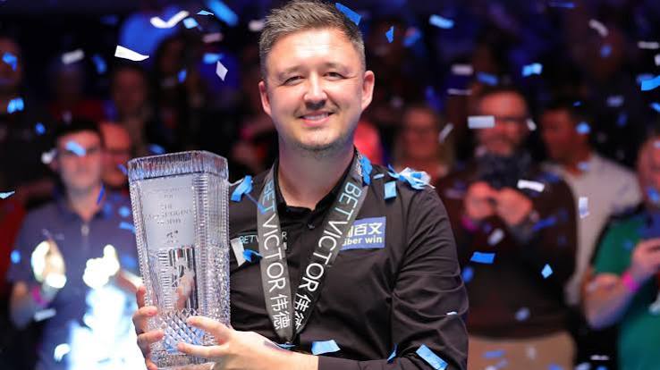 Kyren Wilson avec le trophée du Northern Ireland Open 2026